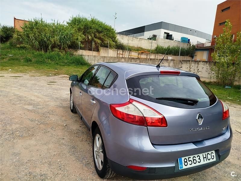 Usado Renault Mégane 110 CV (80 kW) 2011 Gris / plata Berlina