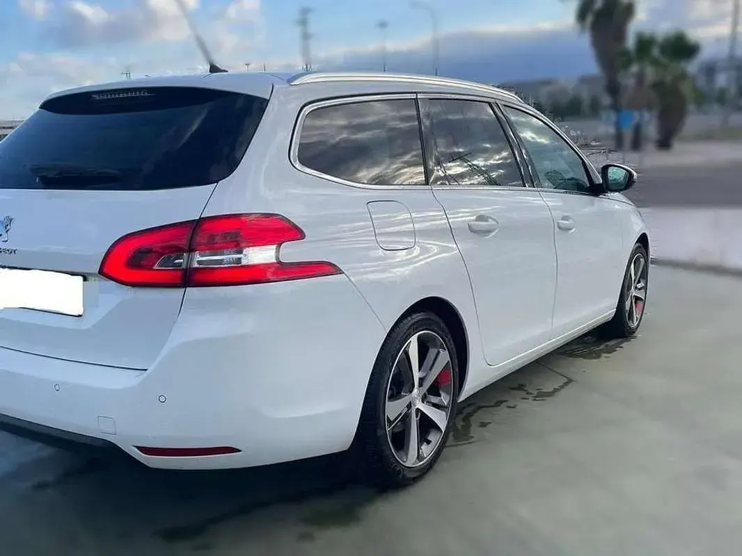 Usado Peugeot 308 Allure 131 CV (96 kW) 2019 Blanco Utilitario