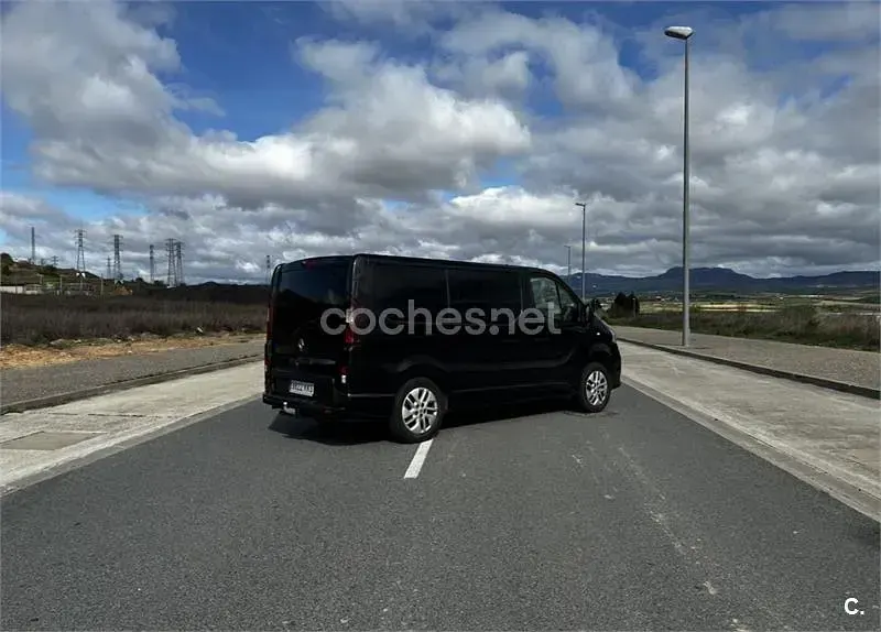 Usado Renault Trafic 120 CV (88 kW) 2019 Negro Monovolumen