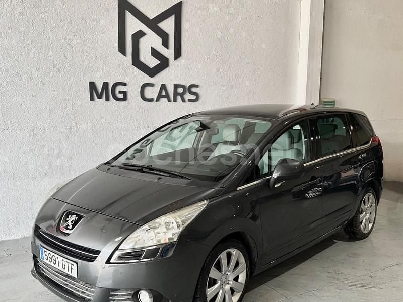 Gris / plata Usado 2010 Peugeot 5008 Premium Monovolumen | 9700 € (Un poco caro) - Imagen 1/4