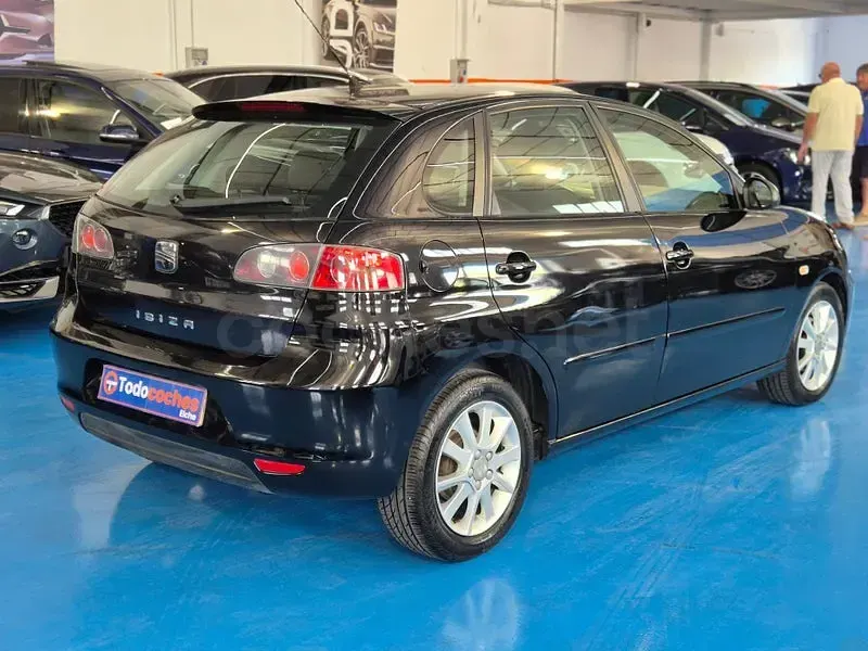 Usado Seat Ibiza Reference 80 CV (58 kW) 2007 Negro Utilitario