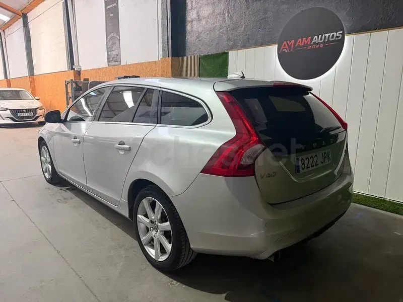 Usado Volvo V60 Momentum 150 CV (110 kW) 2016 Gris / plata Familiar