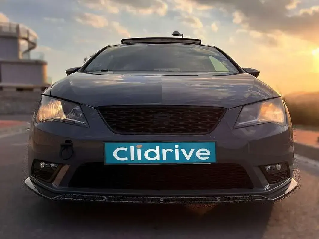 Usado Seat Leon ST Style 110 CV (80 kW) 2014 Gris Familiar