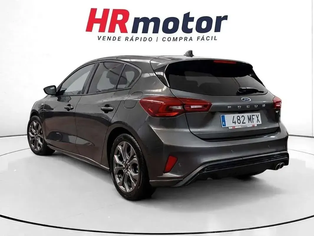 Usado Ford Focus ST-Line 155 CV (114 kW) 2023 Gris Utilitario