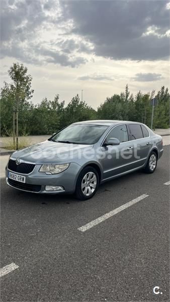 Gris / plata Usado 2009 Skoda Superb Elegance Berlina | 5500 € (Un poco caro) - Imagen 1/4