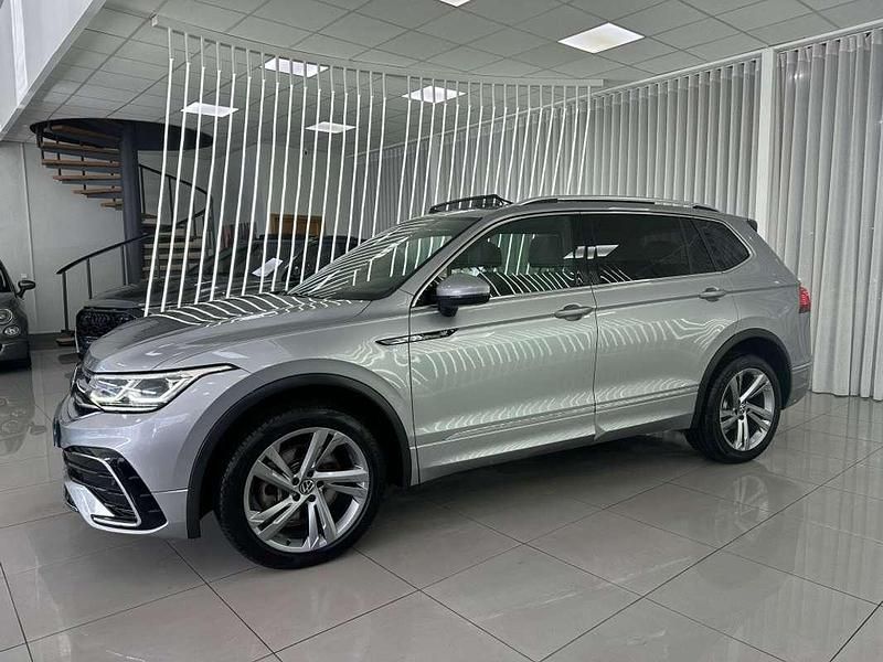 Usado VW Tiguan Allspace R-line 200 CV (147 kW) 2023 Gris SUV