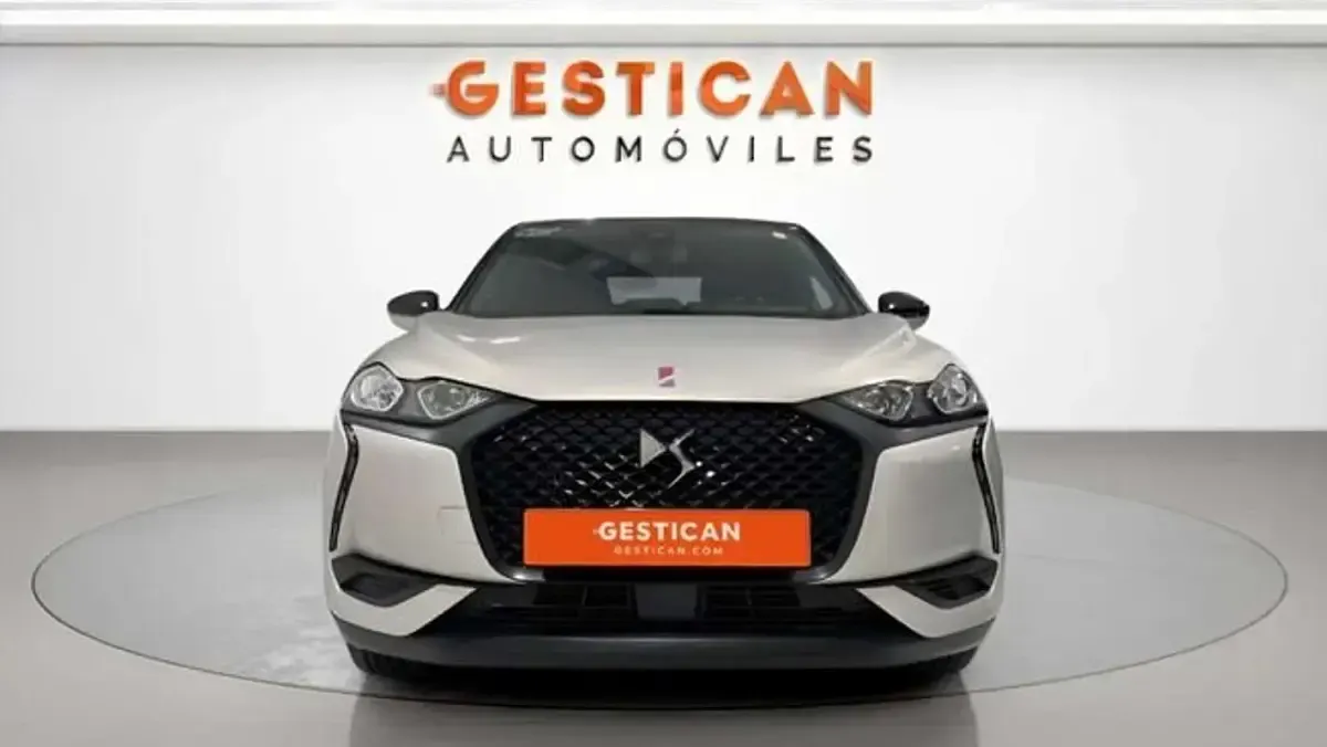 Usado DS Automobiles DS3 Crossback Performance 131 CV (96 kW) 2023 Gris SUV