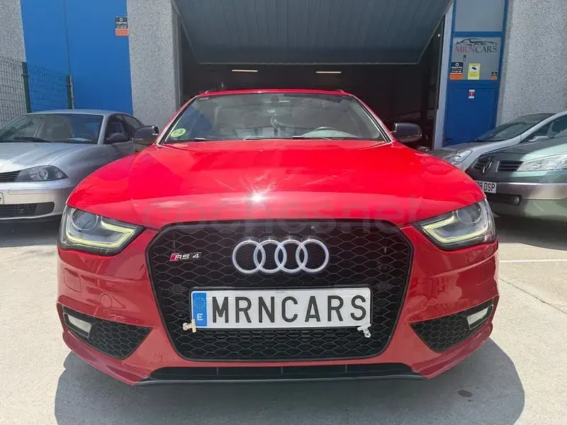Usado Audi A4 136 CV (100 kW) 2012 Granate Familiar