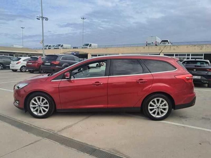 Usado Ford Focus Titanium 125 CV (91 kW) 2016 Rojo Familiar