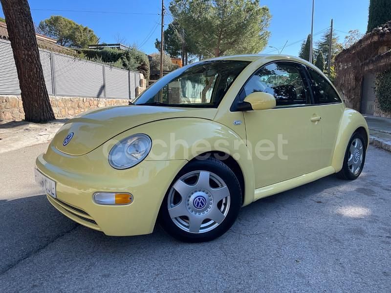Usado VW New Beetle 102 CV (75 kW) 2003 Amarillo Utilitario