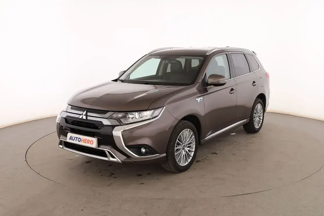 Usado Mitsubishi Outlander P-HEV Motion 224 CV (164 kW) 2019 SUV