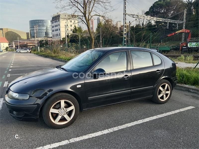 Usado Seat Leon Sport 110 CV (80 kW) 2005 Negro Utilitario