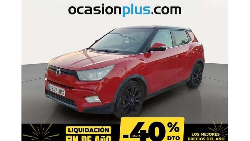 Rojo Usado 2015 Ssangyong (KGM) Tivoli Limited SUV | 8450 € (Precio justo) - Imagen 1/4