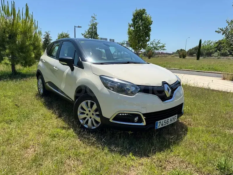 Usado Renault Captur Zen 90 CV (66 kW) 2014 Beige SUV