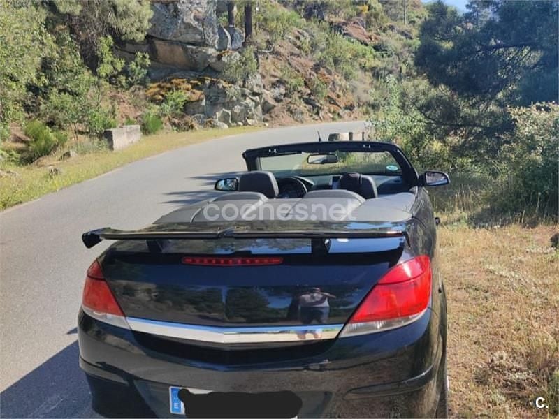 Usado Opel Astra Cabriolet Cosmo 140 CV (102 kW) 2007 Negro Descapotable