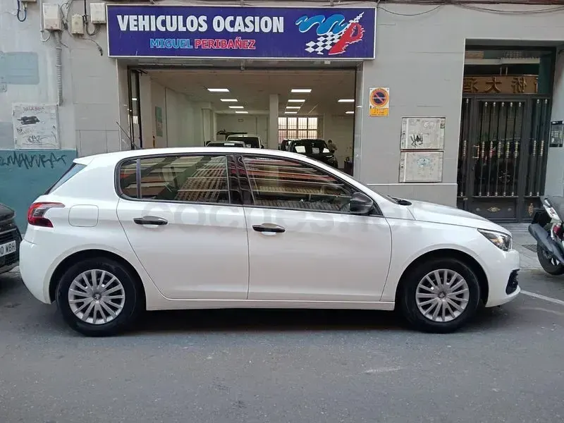 Usado Peugeot 308 Access 100 CV (73 kW) 2019 Blanco Berlina