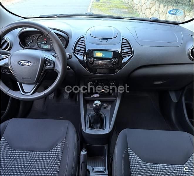 Usado Ford Ka Plus Ultimate 85 CV (62 kW) 2019 Gris / plata Utilitario