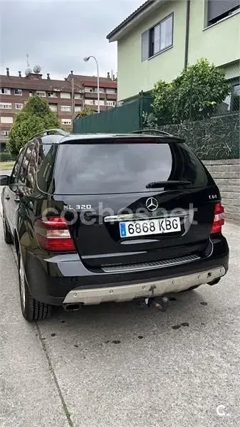 Usado Mercedes ML320 224 CV (164 kW) 2006 Negro SUV