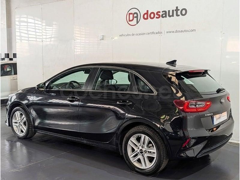 Usado Kia Ceed 140 CV (102 kW) 2020 Negro Utilitario