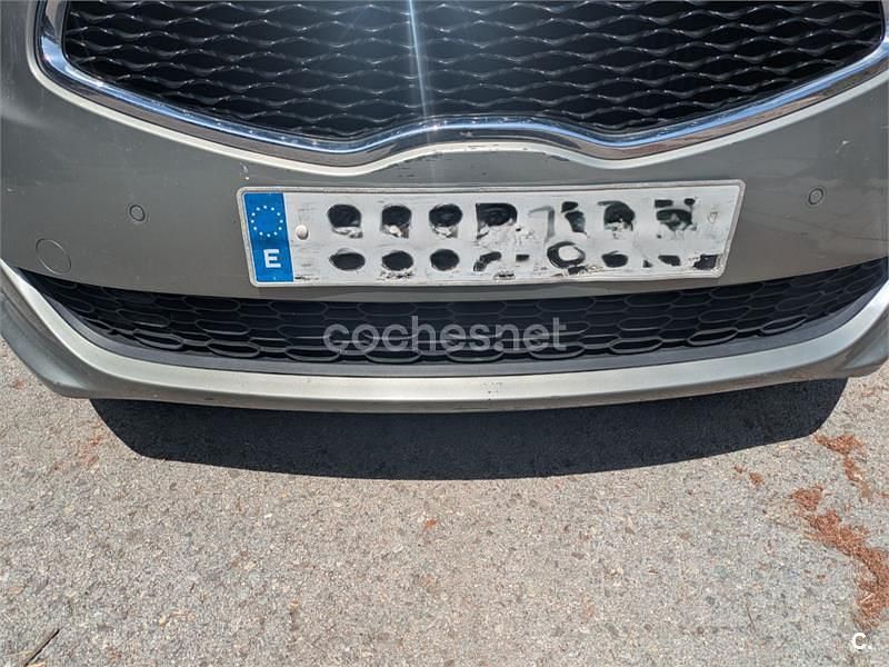 Usado Kia Carens 136 CV (100 kW) 2015 Gris / plata Monovolumen