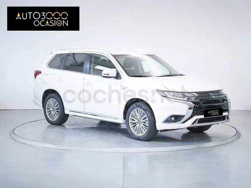 Usado Mitsubishi Outlander P-HEV Motion 224 CV (164 kW) 2019 Blanco SUV