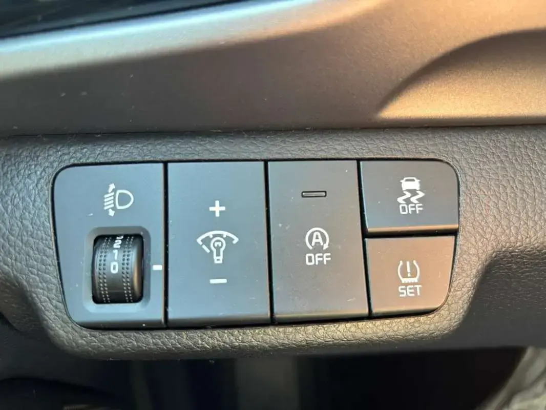 Usado Kia Stonic 101 CV (74 kW) 2025 Blanco SUV