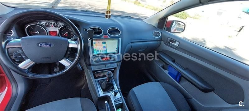Usado Ford Focus Trend 90 CV (66 kW) 2008 Rojo Berlina