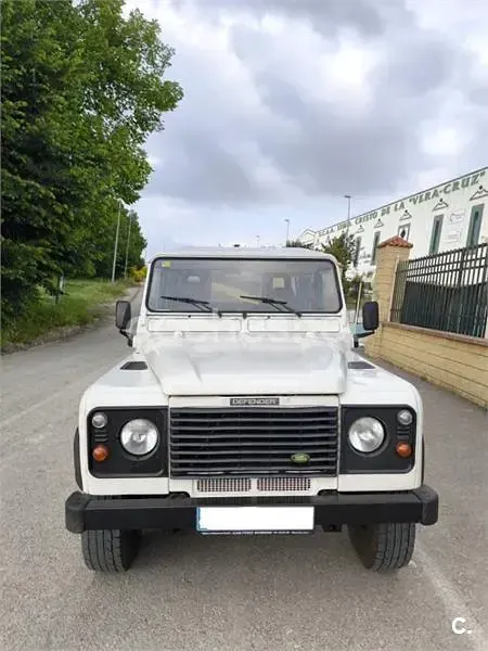 Usado Land Rover Defender 122 CV (89 kW) 2000 Blanco Familiar