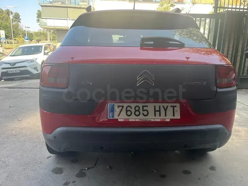 Usado Citroën C4 Feel 82 CV (60 kW) 2014 Rojo Berlina