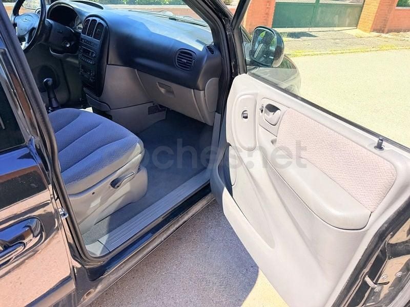 Usado Chrysler Voyager 143 CV (105 kW) 2007 Negro Monovolumen