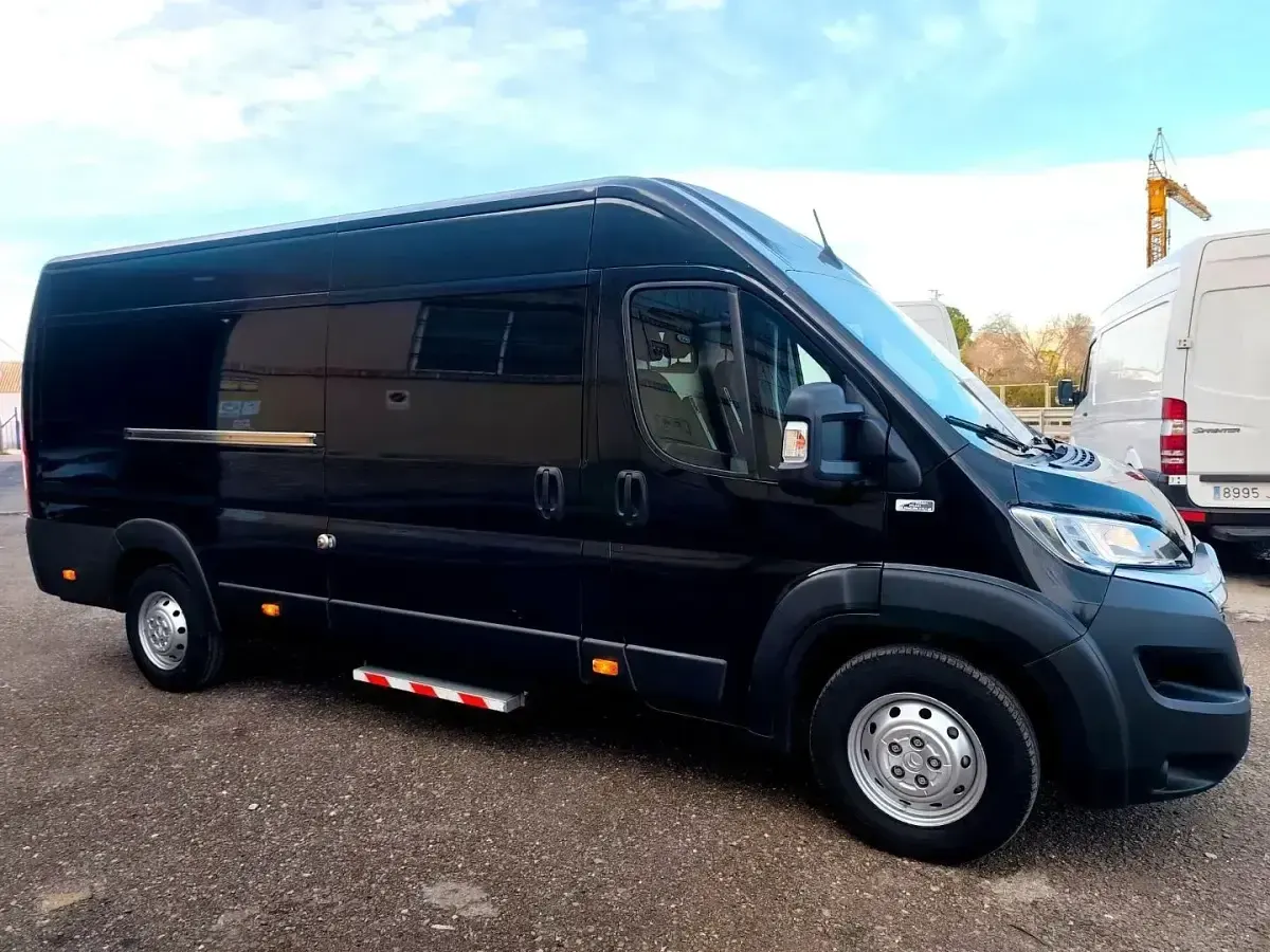 Usado Citroën Jumper 140 CV (102 kW) 2022 Negro Monovolumen