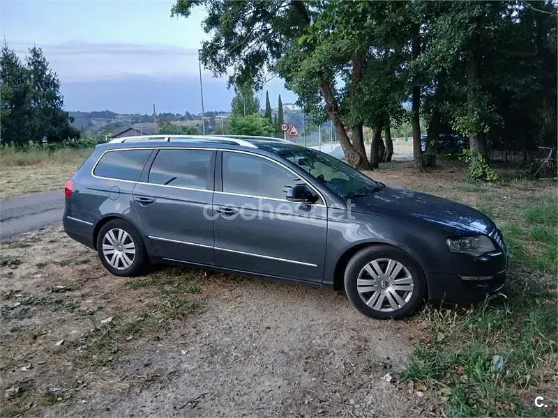 Usado VW Passat Highline 160 CV (117 kW) 2010 Negro Familiar