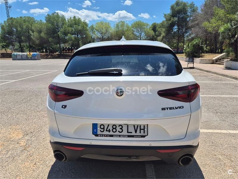 Usado Alfa Romeo Stelvio Sprint 190 CV (139 kW) 2021 Blanco SUV