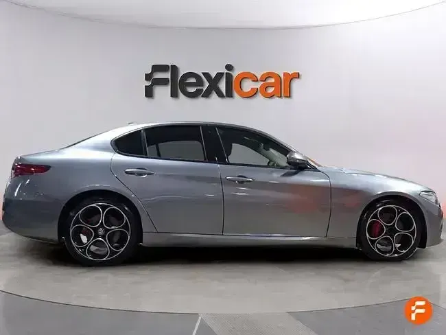 Usado Alfa Romeo Giulia Sprint 200 CV (147 kW) 2021 Gris Berlina