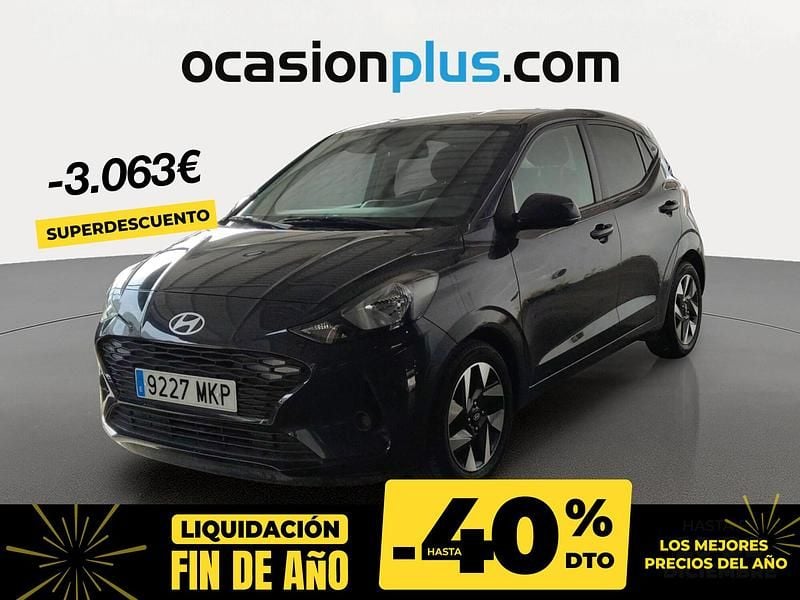 Gris / plata Usado 2023 Hyundai i10 Utilitario | 13.350 € (Precio justo) - Imagen 1/4