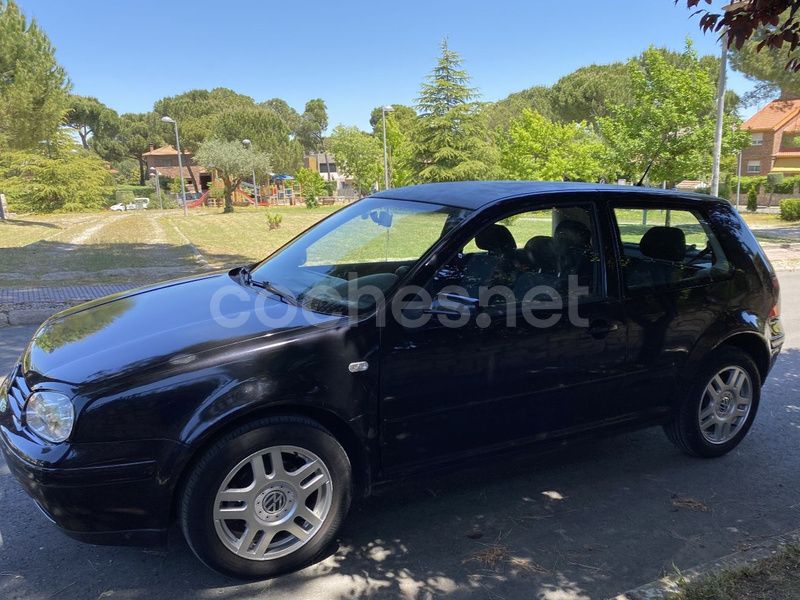 Negro Usado 2002 VW Golf IV Berlina | 2490 € (Precio justo) - Imagen 1/4