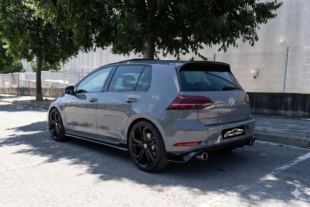 Usado VW Golf VII GTI 290 CV (213 kW) 2019 Gris Utilitario