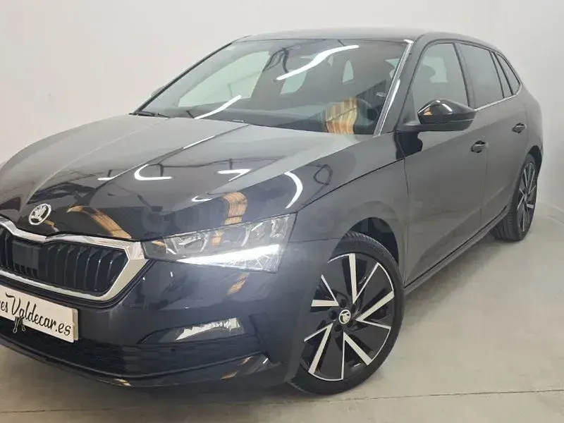 Usado Skoda Scala Sport 110 CV (80 kW) 2021 Negro Utilitario