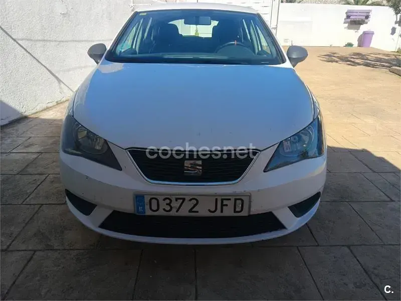 Usado Seat Ibiza Reference 90 CV (66 kW) 2015 Blanco Berlina