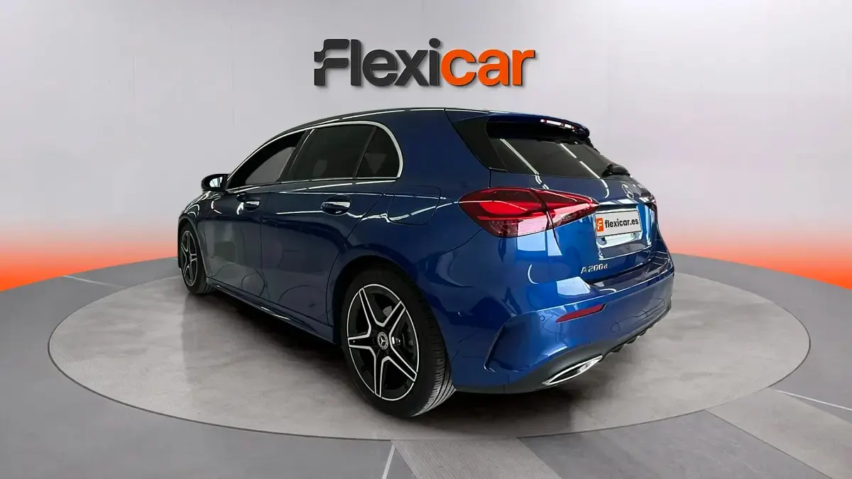 Usado Mercedes A200 150 CV (110 kW) 2025 Azul Berlina