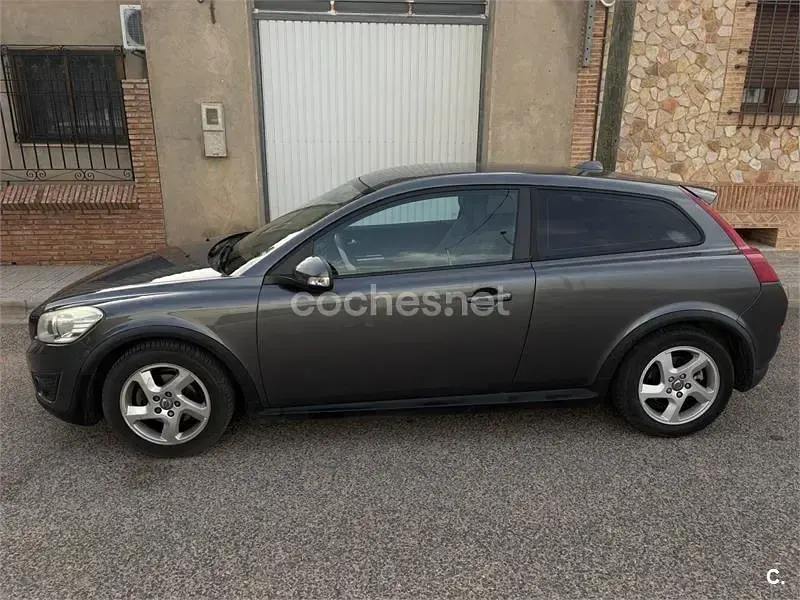 Usado Volvo C30 Momentum 109 CV (80 kW) 2010 Negro Utilitario