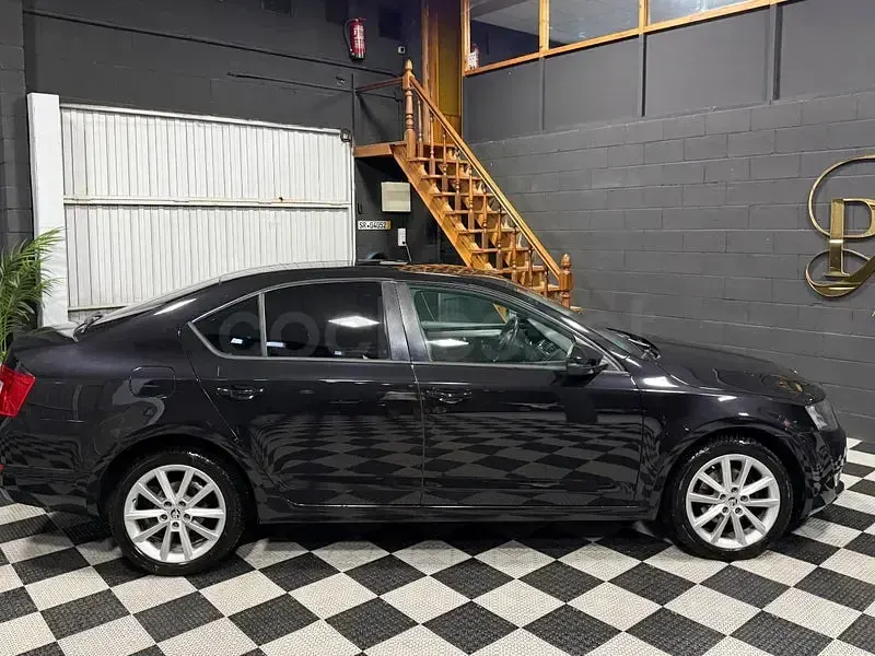 Usado Skoda Octavia Ambition 150 CV (110 kW) 2016 Negro Familiar