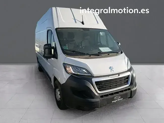 Usado Peugeot Boxer S 140 CV (102 kW) 2023 Blanco Van