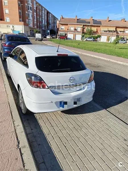 Usado Opel Astra GTC 110 CV (80 kW) 2010 Blanco Berlina