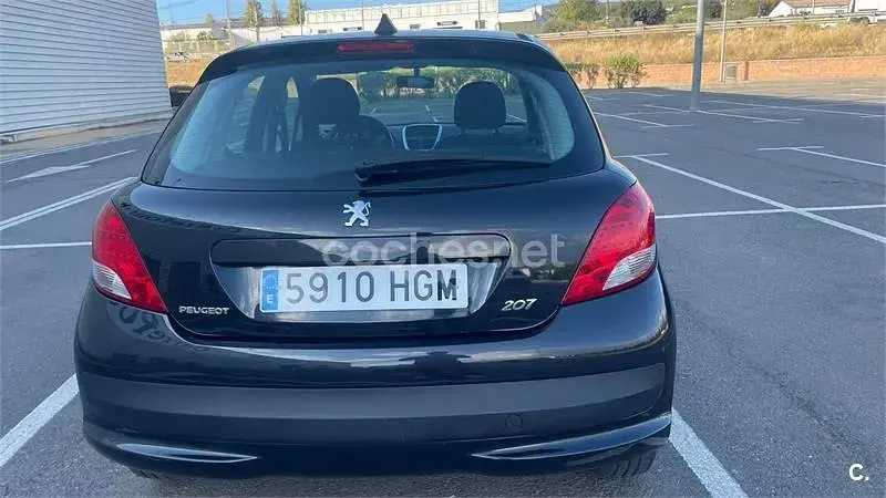 Usado Peugeot 207 Access 75 CV (55 kW) 2011 Negro Berlina