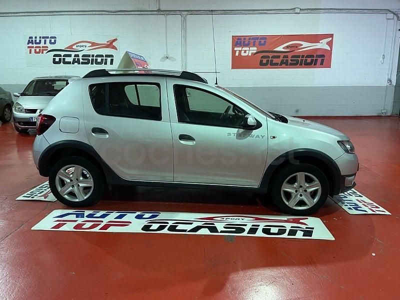 Usado Dacia Sandero Stepway 90 CV (66 kW) 2014 Gris / plata Berlina