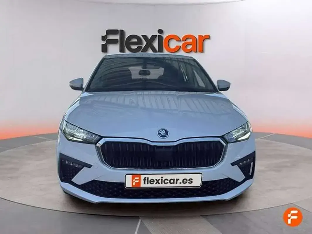 Usado Skoda Scala Essence 95 CV (69 kW) 2024 Blanco Utilitario