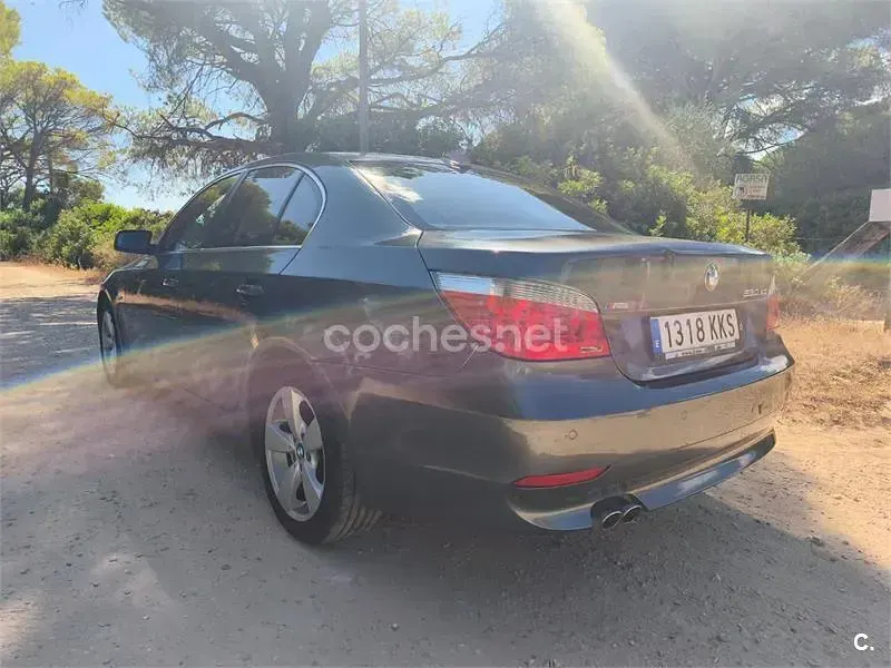 Usado BMW 530 235 CV (172 kW) 2007 Gris / plata Berlina