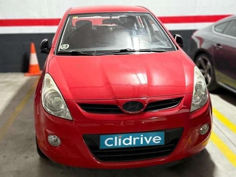 Usado Hyundai i20 Comfort 90 HP (66 kW) 2009 Vermelho Citadino
