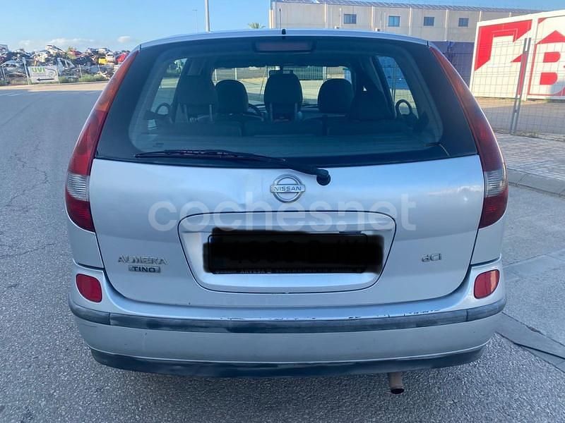 Usado Nissan Almera Tino Acenta 136 CV (100 kW) 2005 Gris / plata Monovolumen